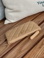 CC CLASSIC SMALL 15 ZIPPED POUCH IN DARK BEIGE GRAINED CALFSKIN - Image 9