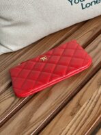 CC CLASSIC SMALL 15 ZIPPED POUCH IN CRIMSON RED GRAINED CALFSKIN - Image 3