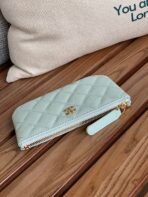 CC CLASSIC SMALL 15 ZIPPED POUCH IN SKY BLUE GRAINED CALFSKIN - Image 3