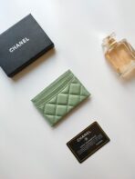 CC CARD HOLDER 11.2 LIGHT GRREN GRAINED CALFSKIN GOLD ICON - Image 6