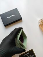 CC CARD HOLDER 11.2 LIGHT GRREN GRAINED CALFSKIN GOLD ICON - Image 5