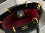 CC MEDIUM 27 TOTE BAG IN BLACK CALFSKIN - Image 9