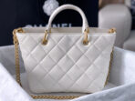 CC MEDIUM 27 TOTE BAG IN WHITE CALFSKIN - Image 4