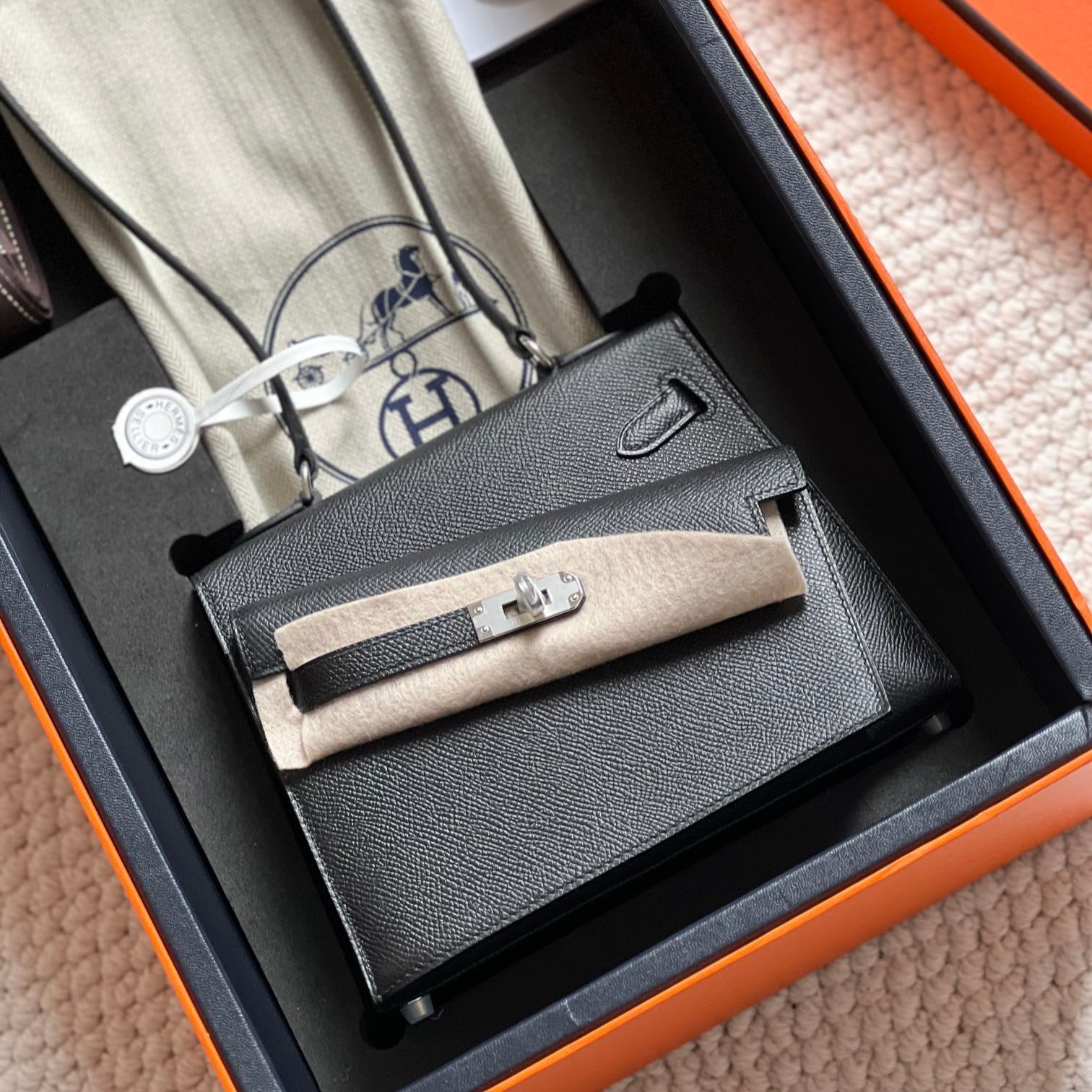 20230915_i1694757064_3500_0_jpg_1800x1800_e43e48fd-3388-475c-8876-c6a250372835-2.jpg KELLY DESORDRE 20 IN BLACK WITH SILVER HARDWARE - Image 1