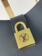 LOW KEY SHOULDER BAG 26 IN BLACK GRAINED CALFSKIN GOLD BUCKLE - Image 4