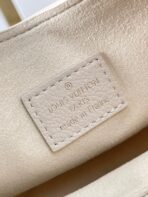 LOW KEY SHOULDER BAG 26 IN QUARTZ GRAINED CALFSKIN GOLD BUCKLE - Image 5