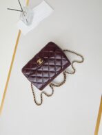 FLAP BAG WITH TOP HANDLE 25 IN WINE RED OIL-WAX LAMBSKIN GOLD HARDWARE - Image 6