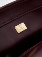 FLAP BAG WITH TOP HANDLE 25 IN WINE RED OIL-WAX LAMBSKIN GOLD HARDWARE - Image 3