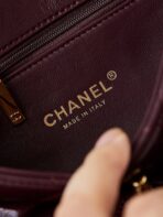 FLAP BAG WITH TOP HANDLE 25 IN WINE RED OIL-WAX LAMBSKIN GOLD HARDWARE - Image 4