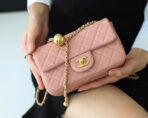 FLAP BAG 20CM BABY PINK LAMBSKIN GOLD HARDWARE - Image 4