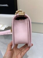 BOY BAG MEDIUM 25 LIGHT PINK CAVIAR GOLD HARDWARE - Image 8