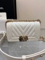 BOY BAG SMALL 20 WHITE CHEVRON CAVIAR GOLD HARDWARE - Image 3
