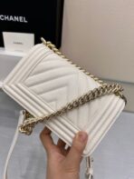 BOY BAG SMALL 20 WHITE CHEVRON CAVIAR GOLD HARDWARE - Image 5