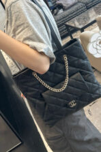 CC 19 TOTE 33CM BLACK LAMBSKIN GOLD HARDWARE - Image 11