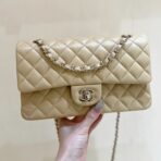 FLAP BAG 25 IN BEIGE  GOLD HARDWARE