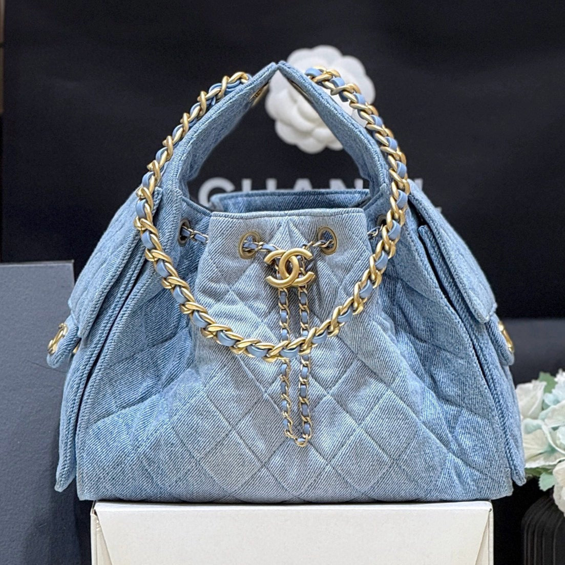 Image_20250421135051_1800x1800_b4952b63-fc6b-4e93-b6dd-fdc87314c90c.jpg CC 25 HANDBAG IN BLUE 30 DENIM GOLD HARDWARE - Image 1