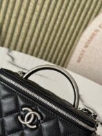 25P VANITY 17 CAVIAR WITH HANDLE METAL IN BLACK  SILVER HARDWARE - Image 5