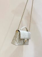 25P KELLY HANDLE BAG 26 IN MILKY WHITE  GOLD HARDWARE - Image 8