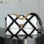 19 FLAP BAG 26 WHITE BLACK