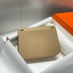 HERM Halzan 25 Bag in Trench - Image 2