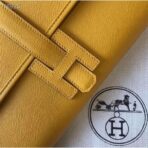 HERM Jige Elan 29 Clutch In Yellow - Image 3
