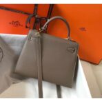HERM Kelly 25cm Sellier Bag In Taupe - Image 2
