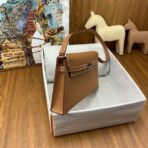 HERM Kelly Elan  Bag In Gold - Image 8