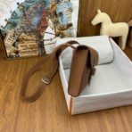 HERM Sac a Depeches 21 Bag in Gold - Image 9