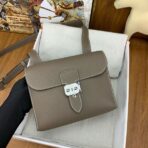 HERM Sac a Depeches 21 Bag in Taupe - Image 4