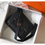 HERM Steve 35 Messenger Bag In Black - Image 3