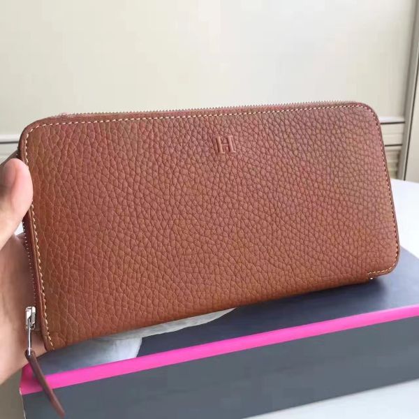 hwaclbr_1800x1800_741832d9-6f1b-4a66-9b6a-cb9084bce004.jpg HERM Brown Azap Zipped Wallet - Image 1