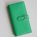HERM Bearn Verso Long Wallet in Vert Comics