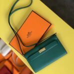 HERM Kelly Classique To Go Wallet In Malachite