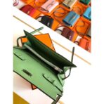 HERM Kelly Classique To Go Wallet In Vert Criquet - Image 6