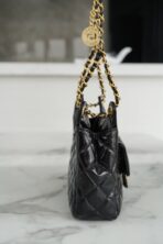 CHA 23C Hobo bag (small) - Image 9