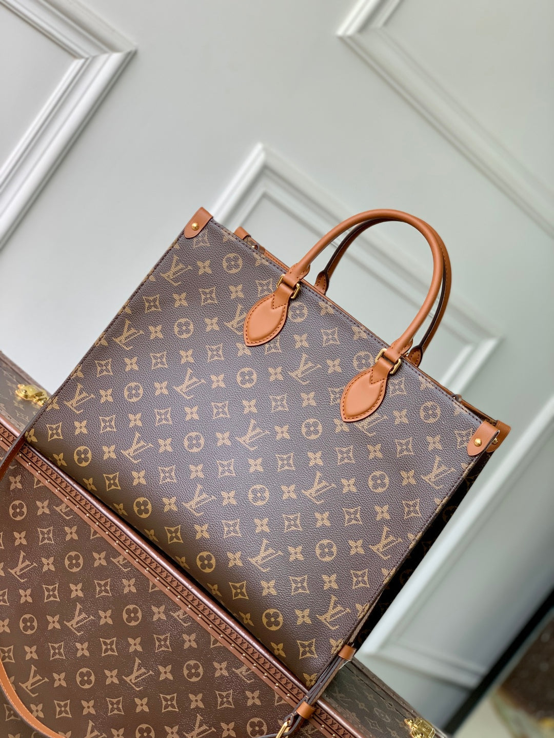 ONTHEGO ORGANIZER 37 IN BROWN COATED CANVAS AND CALFSKIN - Image 3