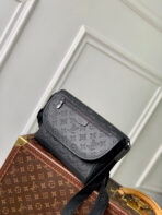 PULSE MESSENGER 26.6 IN BLACK MONOGRAM SHADOW EMBOSSED CALFSKIN - Image 3