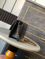 CLASSIC FLAP BAG 22 IN BLACK CALFSKIN GOLD HARDWARE - Image 5
