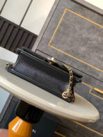 CLASSIC FLAP BAG 22 IN BLACK CALFSKIN GOLD HARDWARE - Image 7