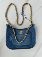 CC 25 HOBO HANDBAG IN LIGHT BLUE DENIM DIP - Image 3