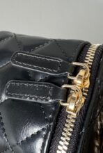 CC Vanity Case Pearl 17cm Black Lambskin Gold hardware - Image 5