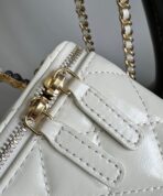 CC Vanity Case Pearl 17cm White Lambskin Gold hardware - Image 7
