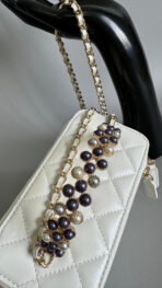 CC Vanity Case Pearl 17cm White Lambskin Gold hardware - Image 8