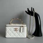 CC Vanity Case Pearl 17cm White Lambskin Gold hardware - Image 2