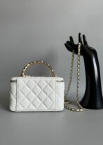 CC Vanity Case Pearl 17cm White Lambskin Gold hardware - Image 3