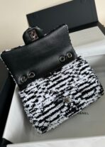 FLAP BAG 20 IN BLACK AND WHITE SEQUINS SILVER HARDWARE - Image 4