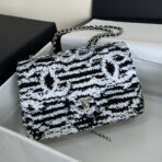 FLAP BAG 20 IN BLACK AND WHITE SEQUINS SILVER HARDWARE - Image 2