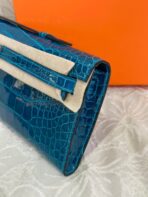 KELLY CUT 31 IN CLASSIC BLUE SHINNY  CROCO-EMBOSSED WITH SILVER HARDWARE - Image 5