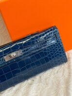 KELLY CUT 31 IN NAVY BLUE SHINNY CROCO-EMBOSSED  WITH SILVER HARDWARE - Image 4