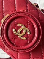 CC 16 CAMERA BAG IN BURGUNDY RED CALFSKIN AND GOLD PLATED METAL - Image 7